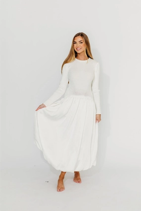 Kerriann Sweater Poplin Mix Maxi Dress in Off-White *Final-Sale* Simple Mood Comfy Fit