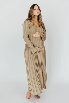 Easy-to-style casual dress Minimal Details Hadley Long Sleeve V-Neck Knit Maxi Dress in Dune