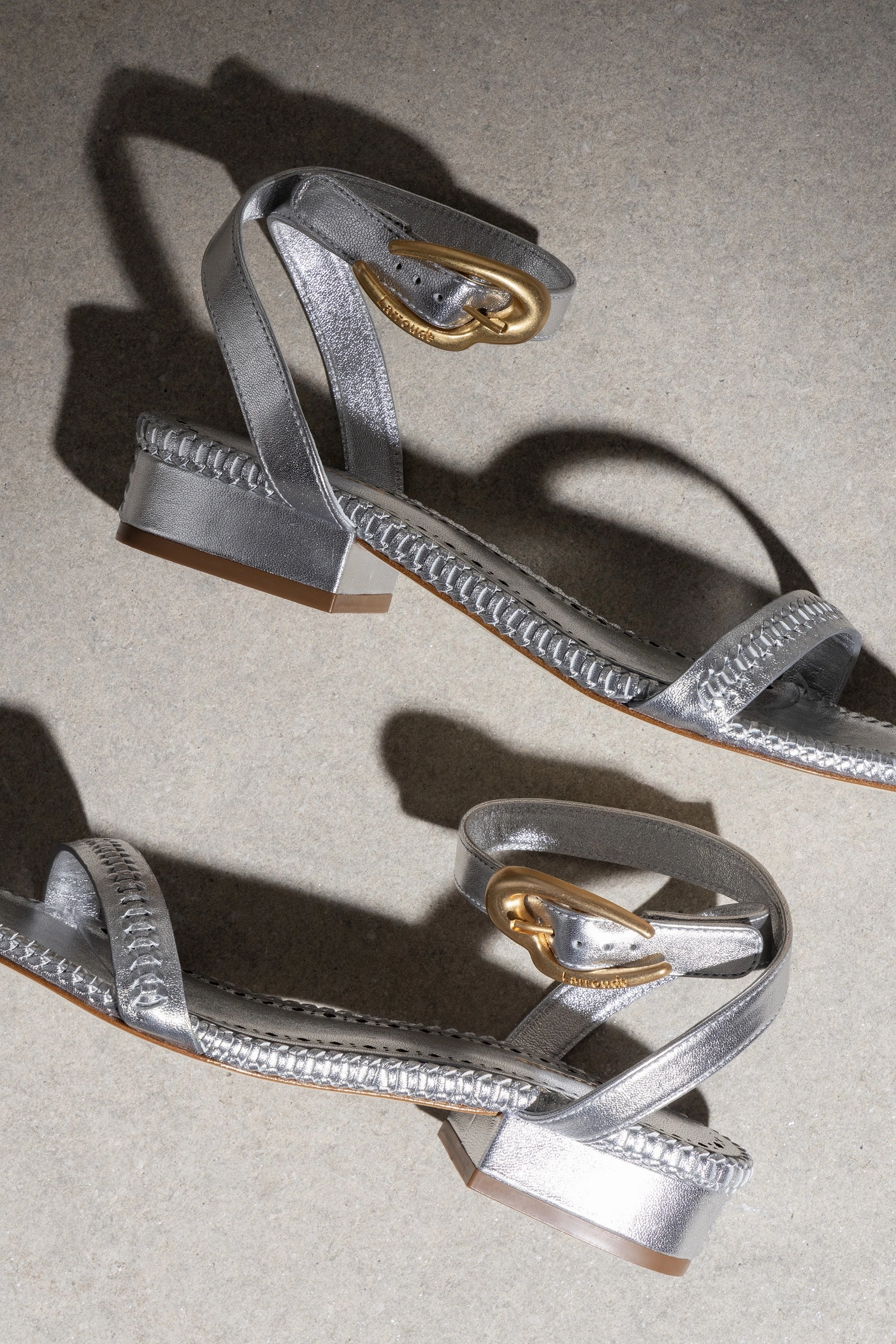 Verona Flat Sandal In Silver Metallic Leather Queen Fit