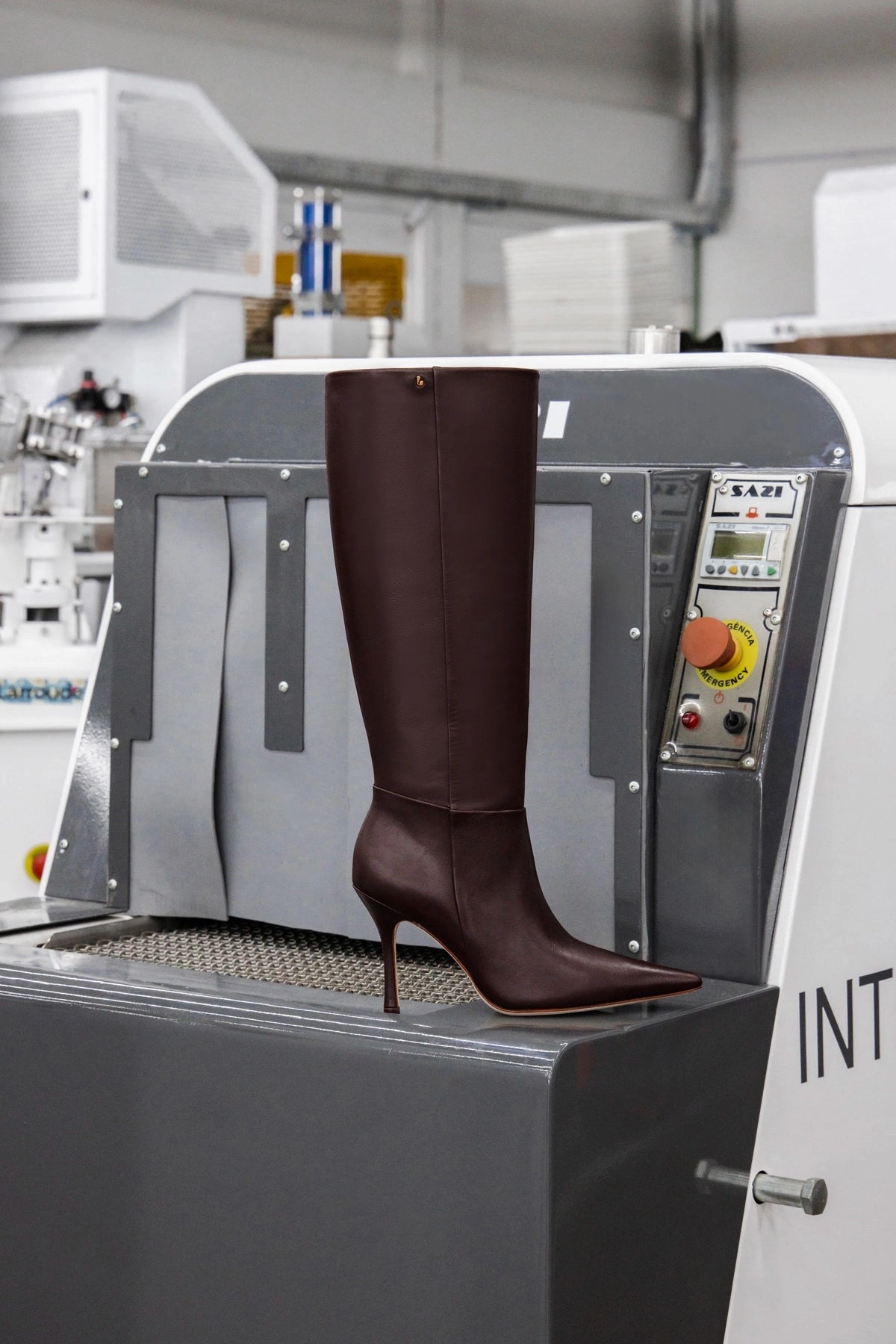 Shockproof Flexible Fit Busy Professionals Carina Boot In Brown Leather