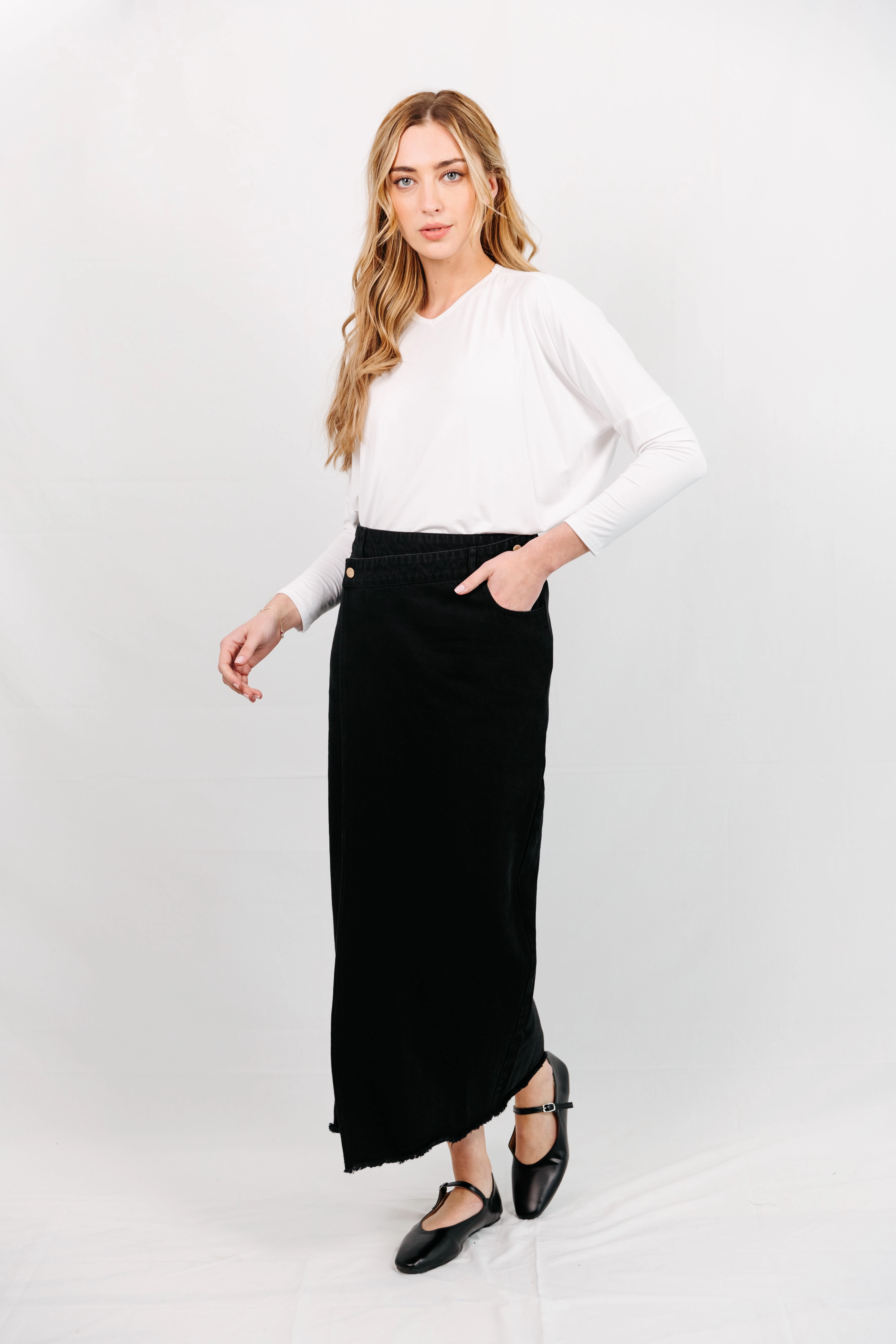Figure Flattering Relaxed Outfit Shayne Maxi Black Denim Skirt
