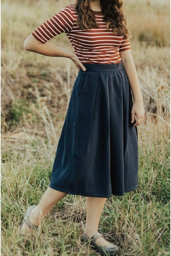 Shelby Skirt Navy Simple Flow