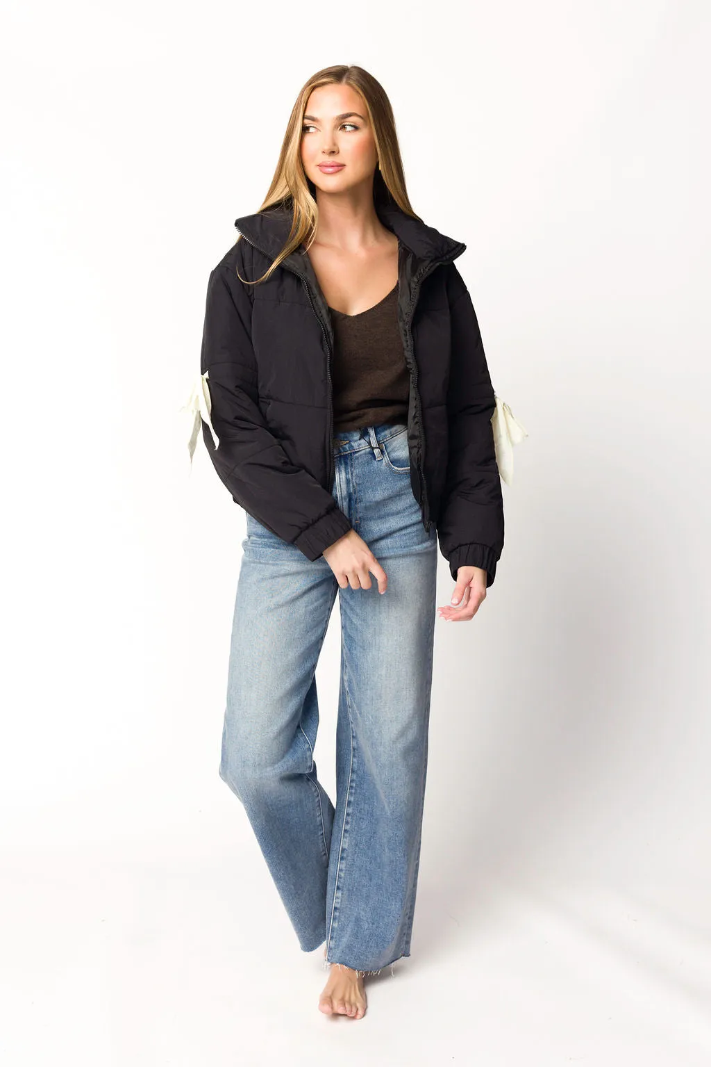 Trendy Shirt Andy Bow Cropped Puffer Jacket in Black