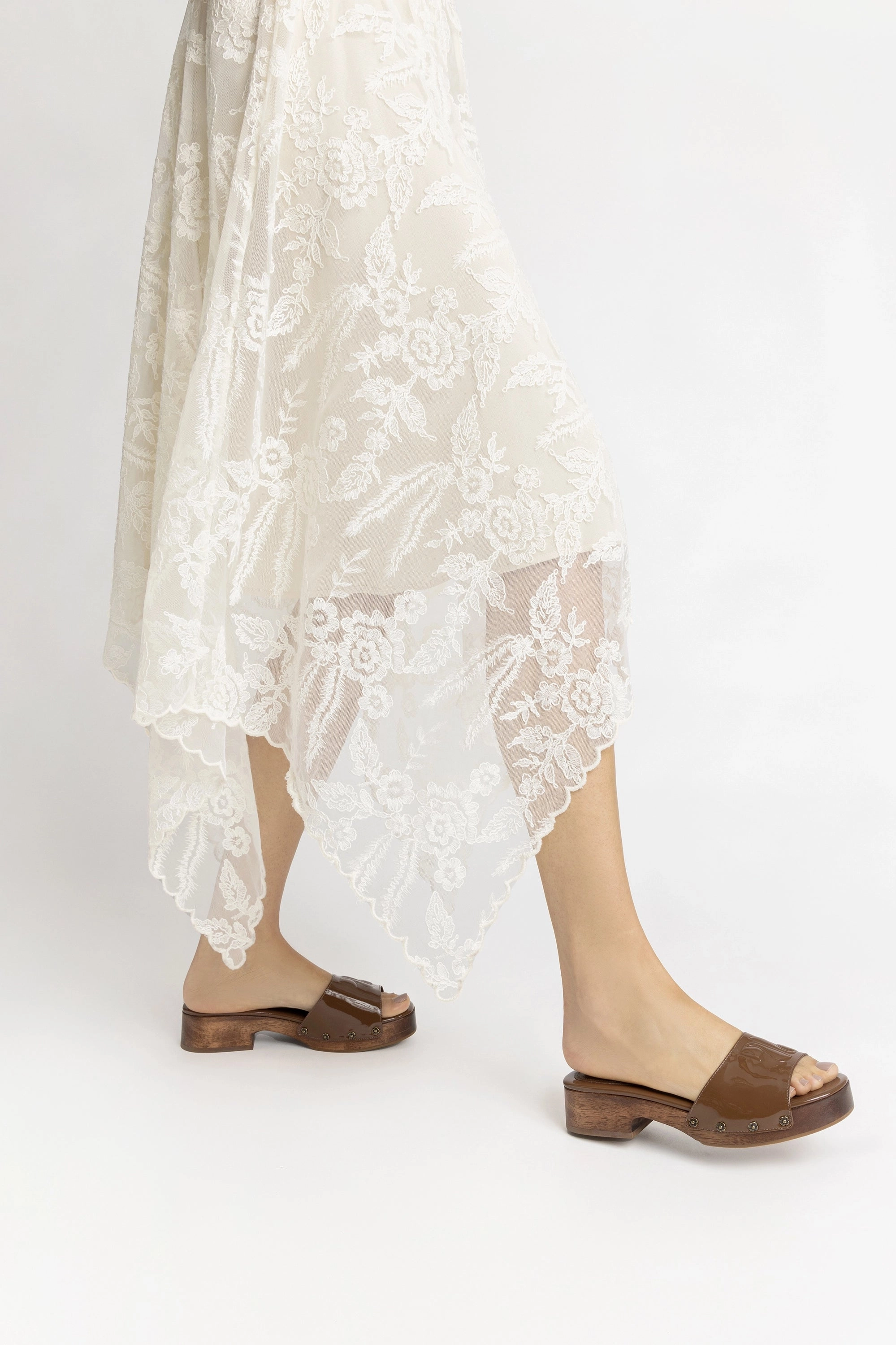 Spring Jump Non Toxic Materials Zuzi Mule In Burnt Umber Patent Leather