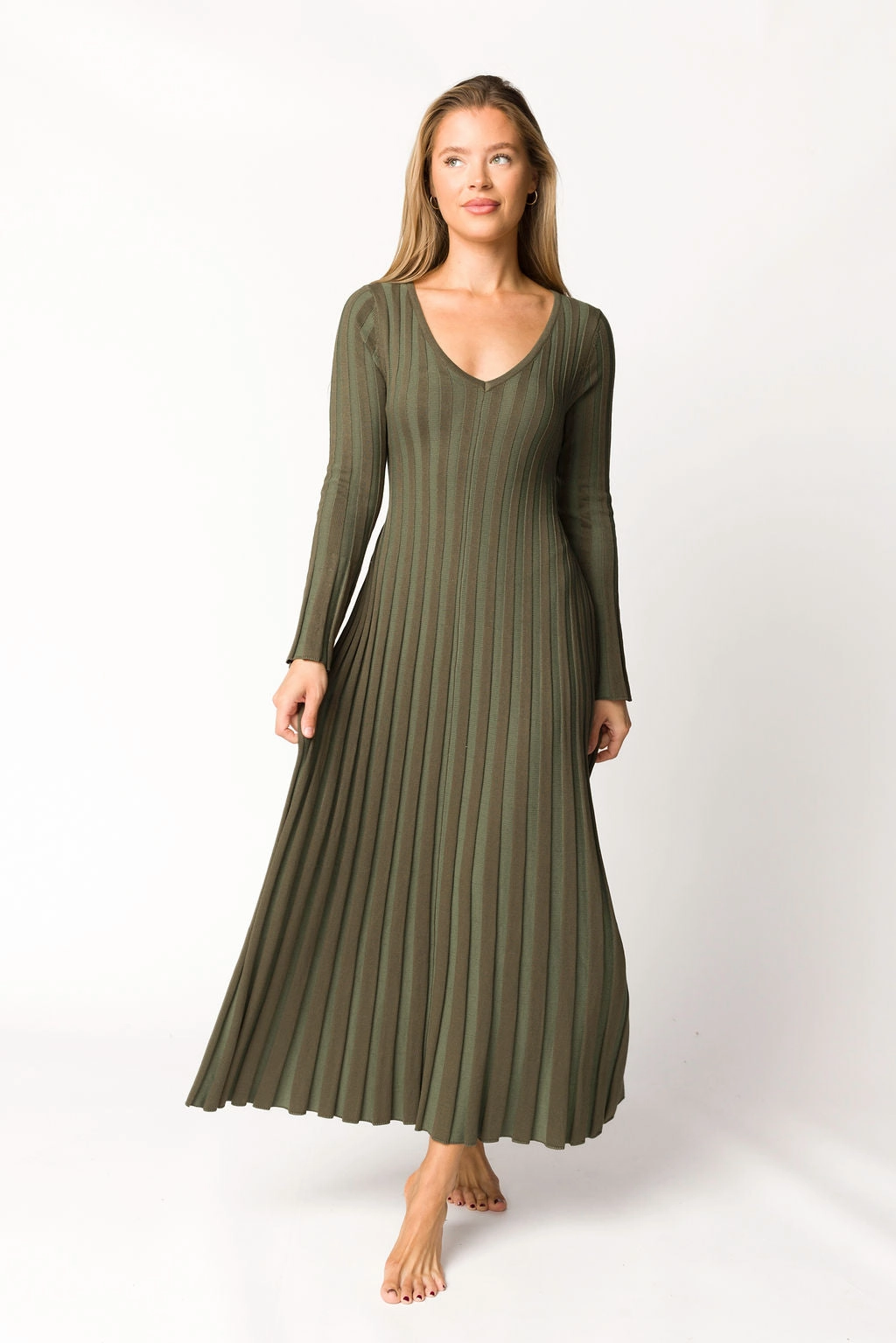 Resort-Wear Hadley Long Sleeve V-Neck Knit Maxi Dress in Olive- Bump Friendly