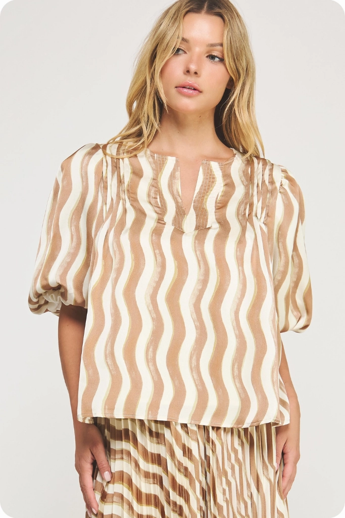Cooling Technology WrinkleResistant Cloth Noelle Wavy Stripe Top in Peanut Butter Cream