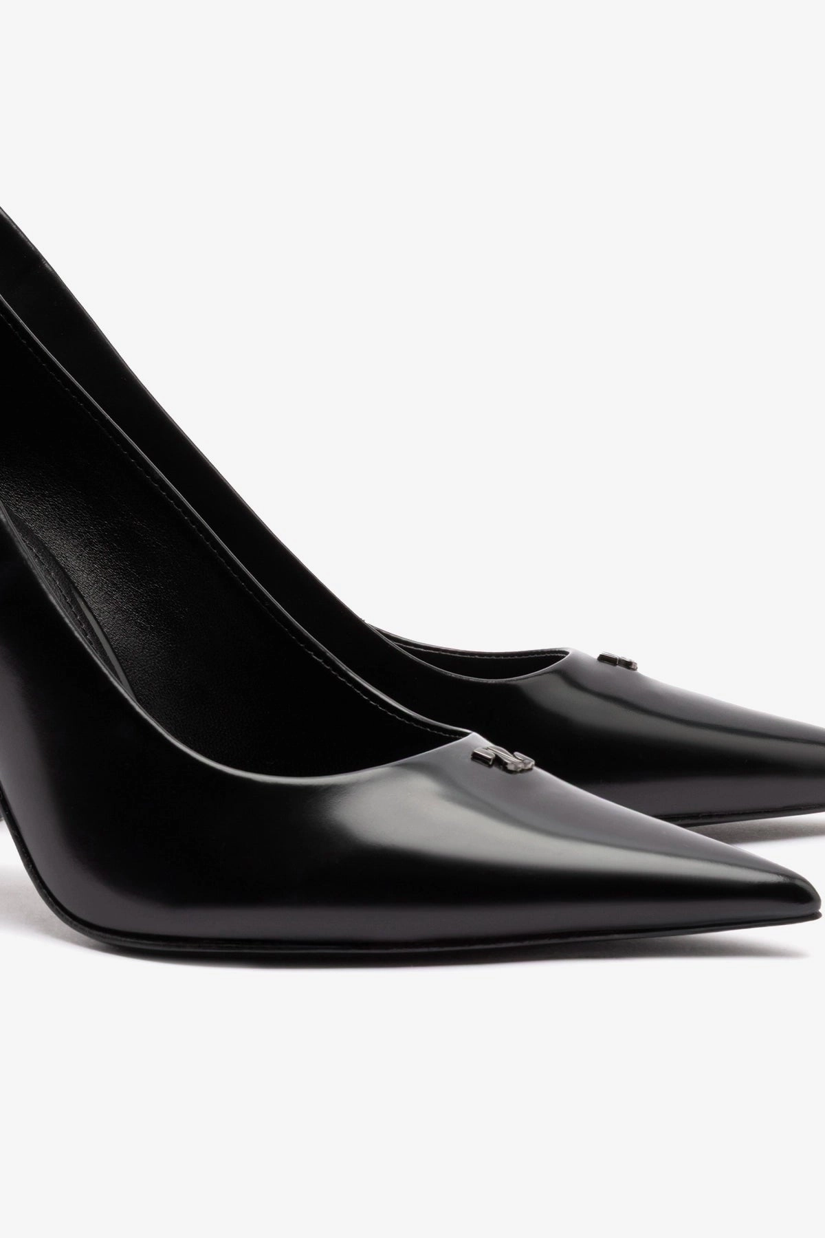 Trail Strong Stone Pump In Black Box Leather