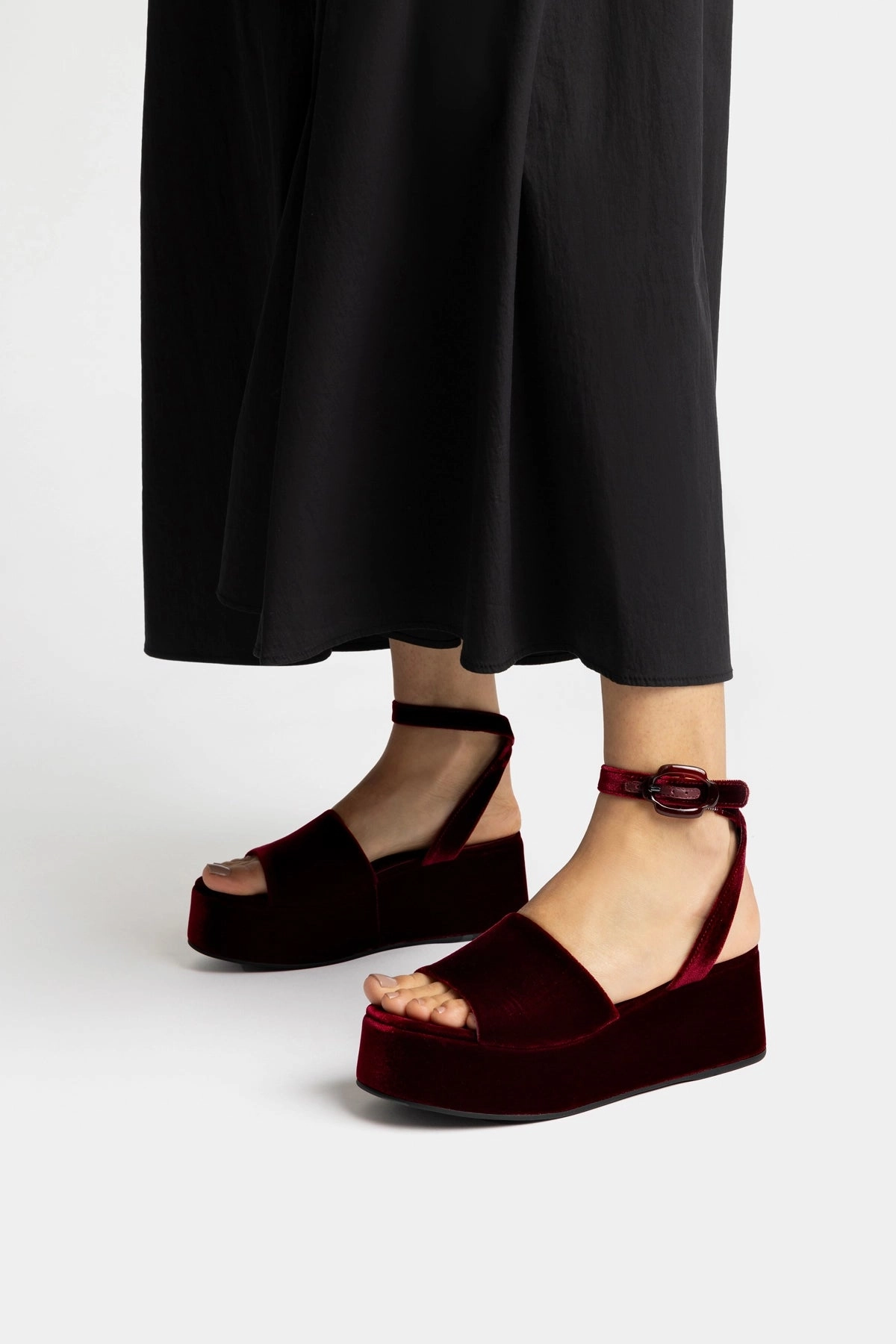 Multi Purpose Charli Flatform Sandal In Wine Velvet