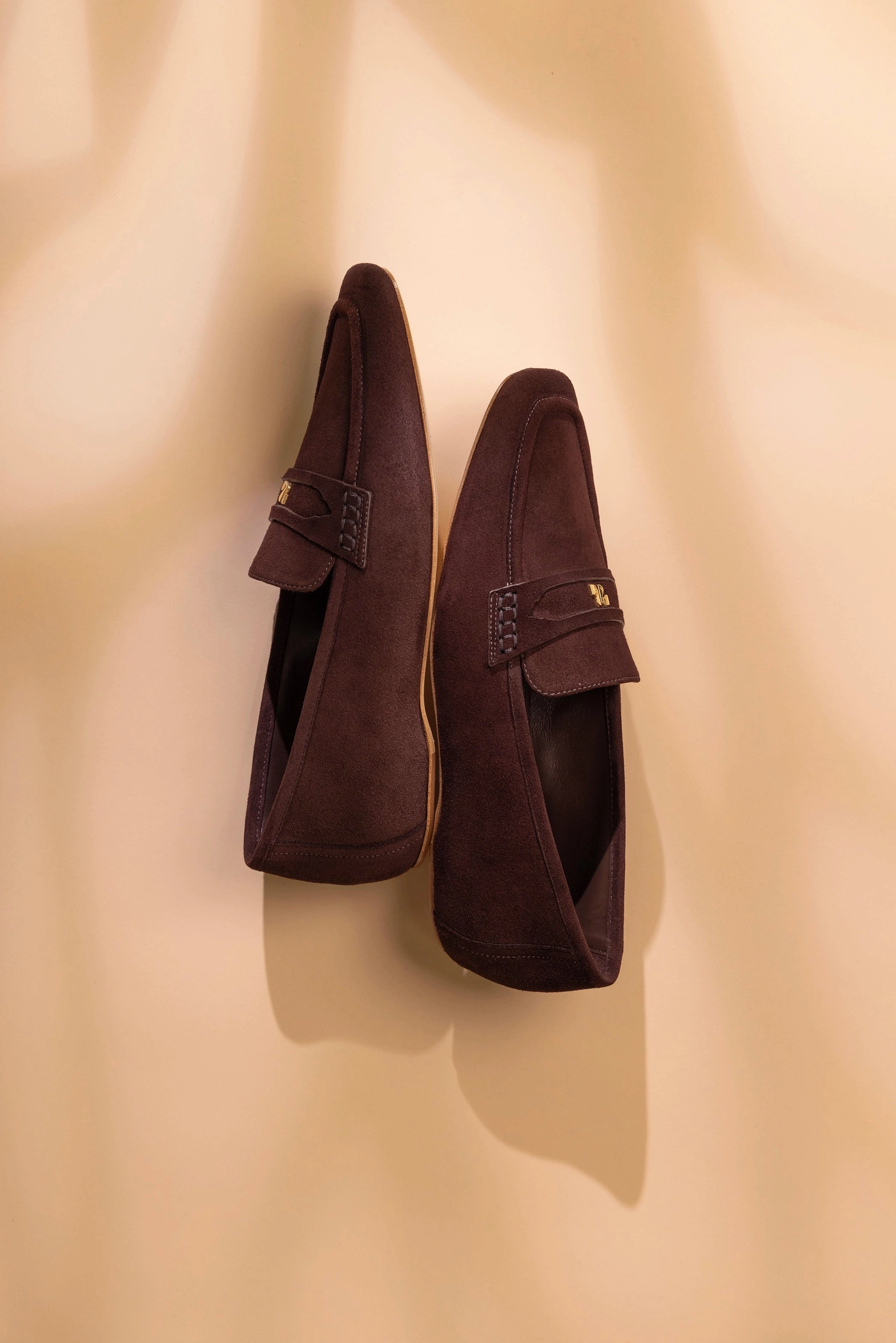 Suki Flat Loafer In Brown Suede Winter Base Camera Look
