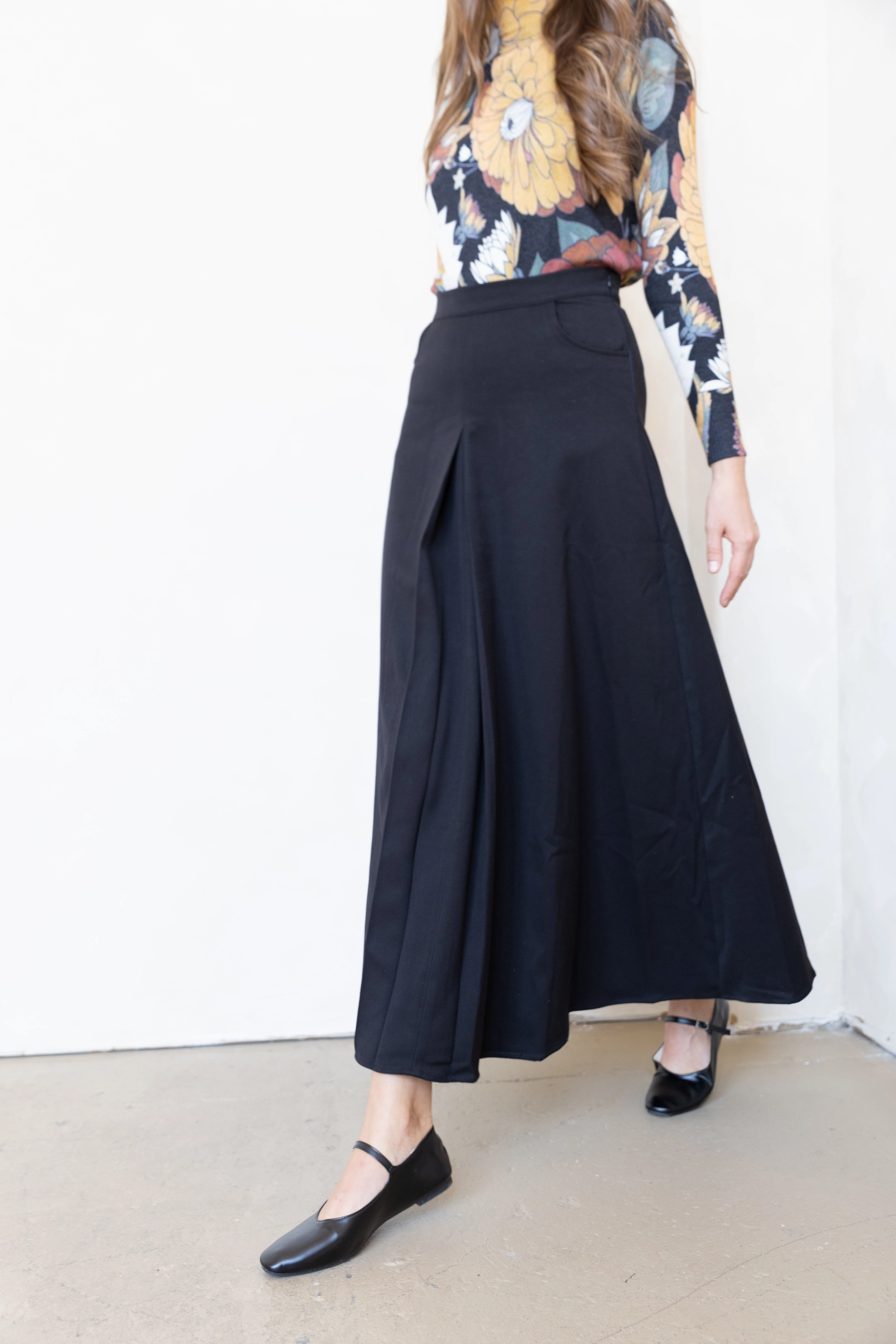 Tia Skirt - Black On-The-Go Outfit