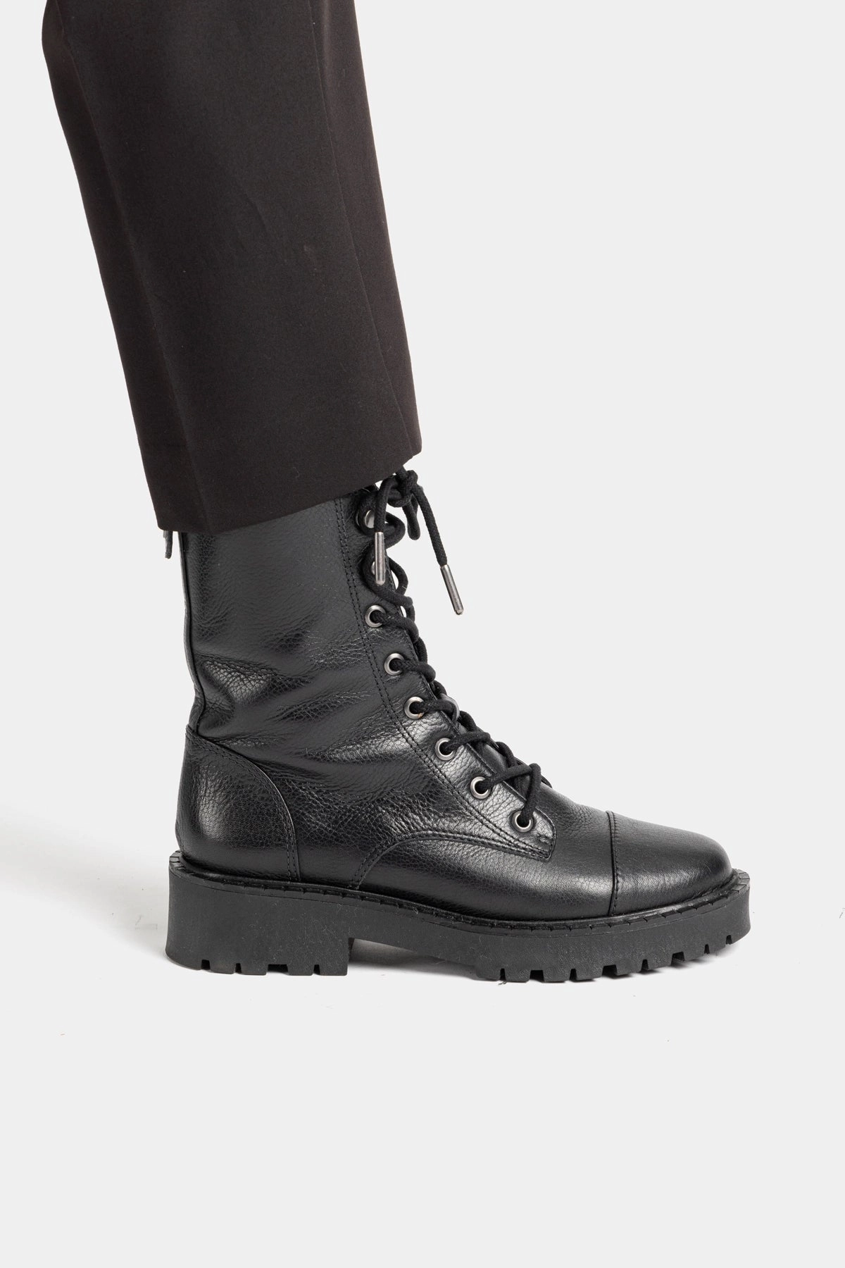 Trinity Boot In Black Leather Pastel tone Teen Edge