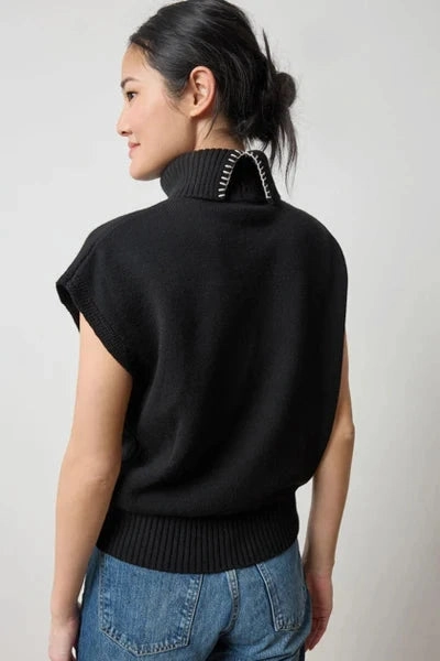 Turtleneck Wedge Sweater Black StretchFit Design