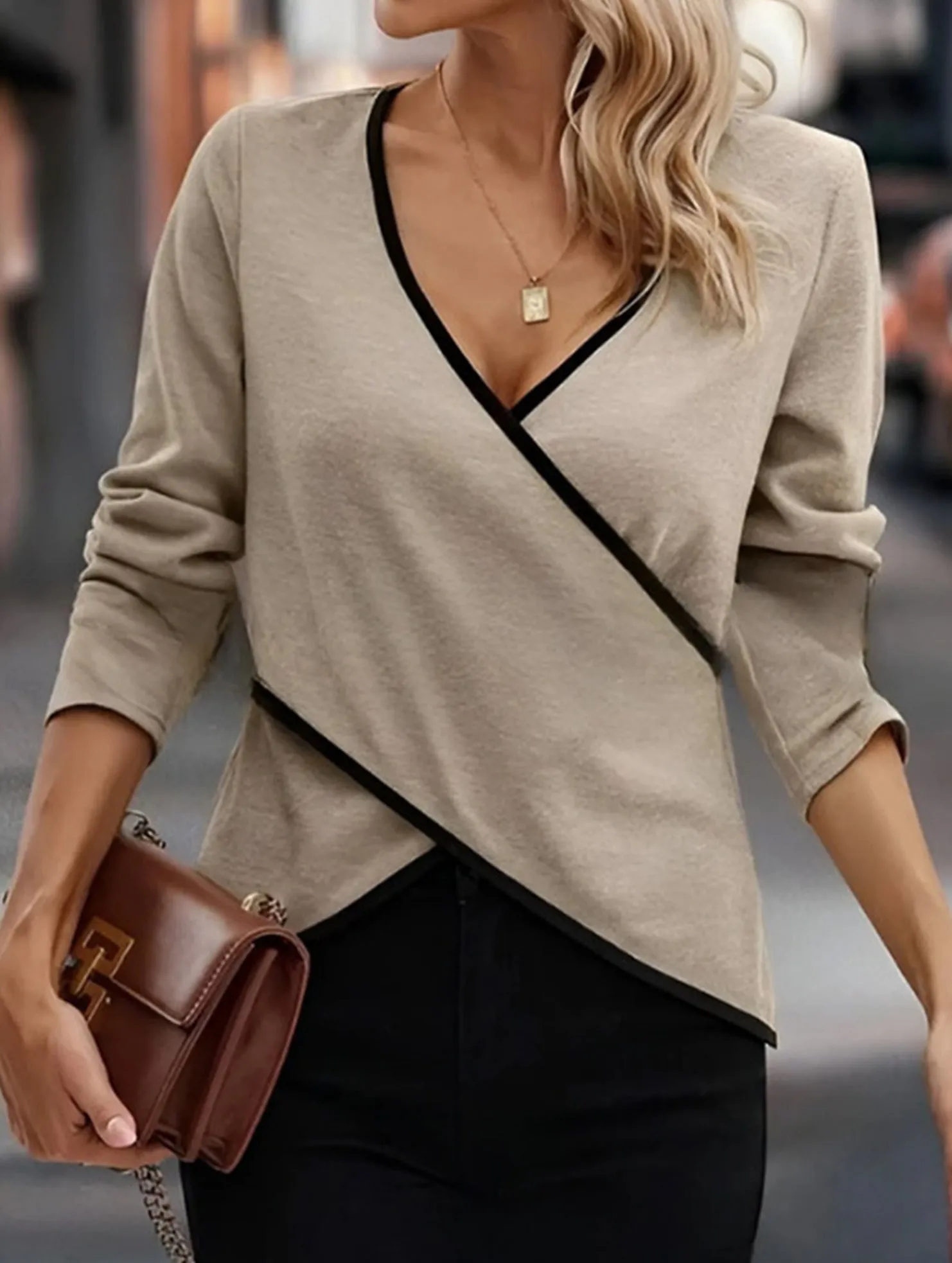 Lightweight V-neck solid color cross hem T-shirt