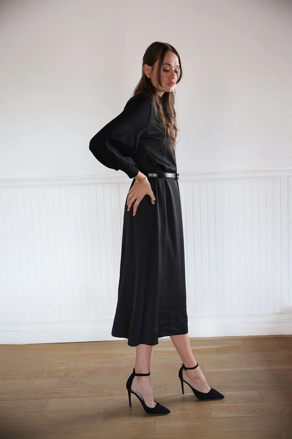 Fitted Base Silky Shape Vee Silk Knit Dress