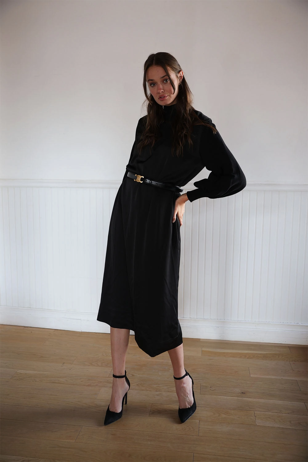 Vee Silk Knit Dress Elegant Outline City-Style