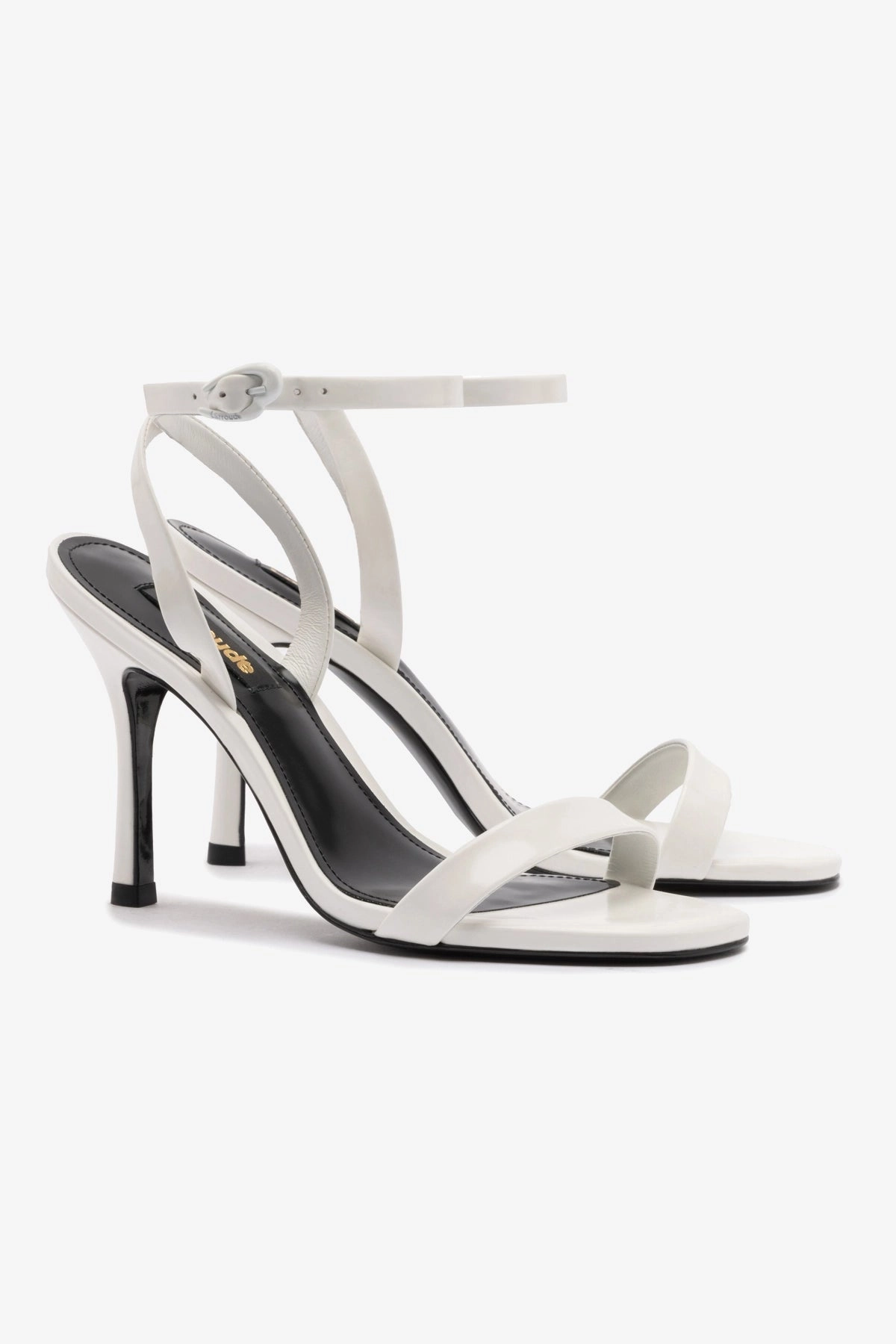 Dynamic Flex Grooves Slip Resistant Outdoor Explorers Veronina Sandal In White Patent Leather