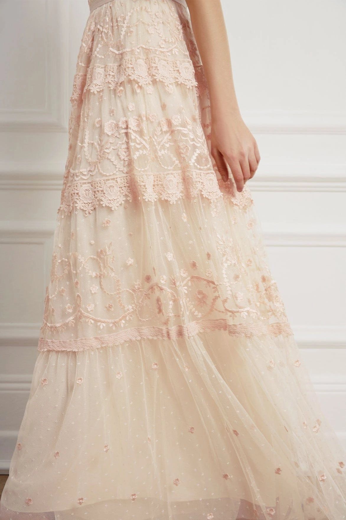 Midsummer Lace Gown Villa Light