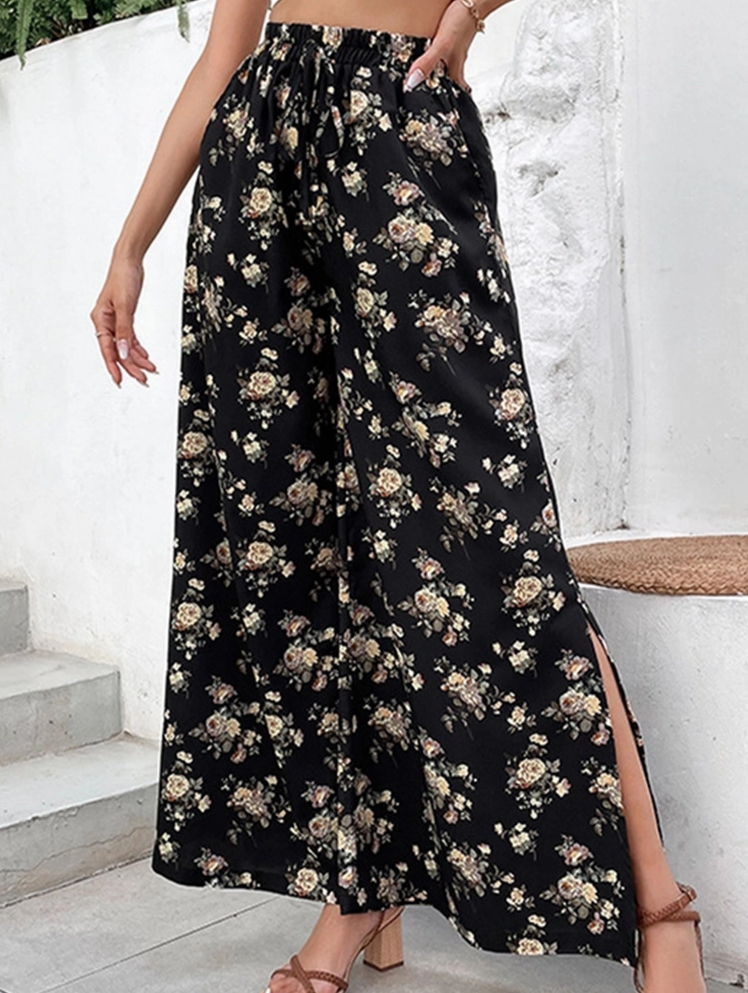 WIDE LEG PANTS WITH LOUD PRINT Dynamic Motion