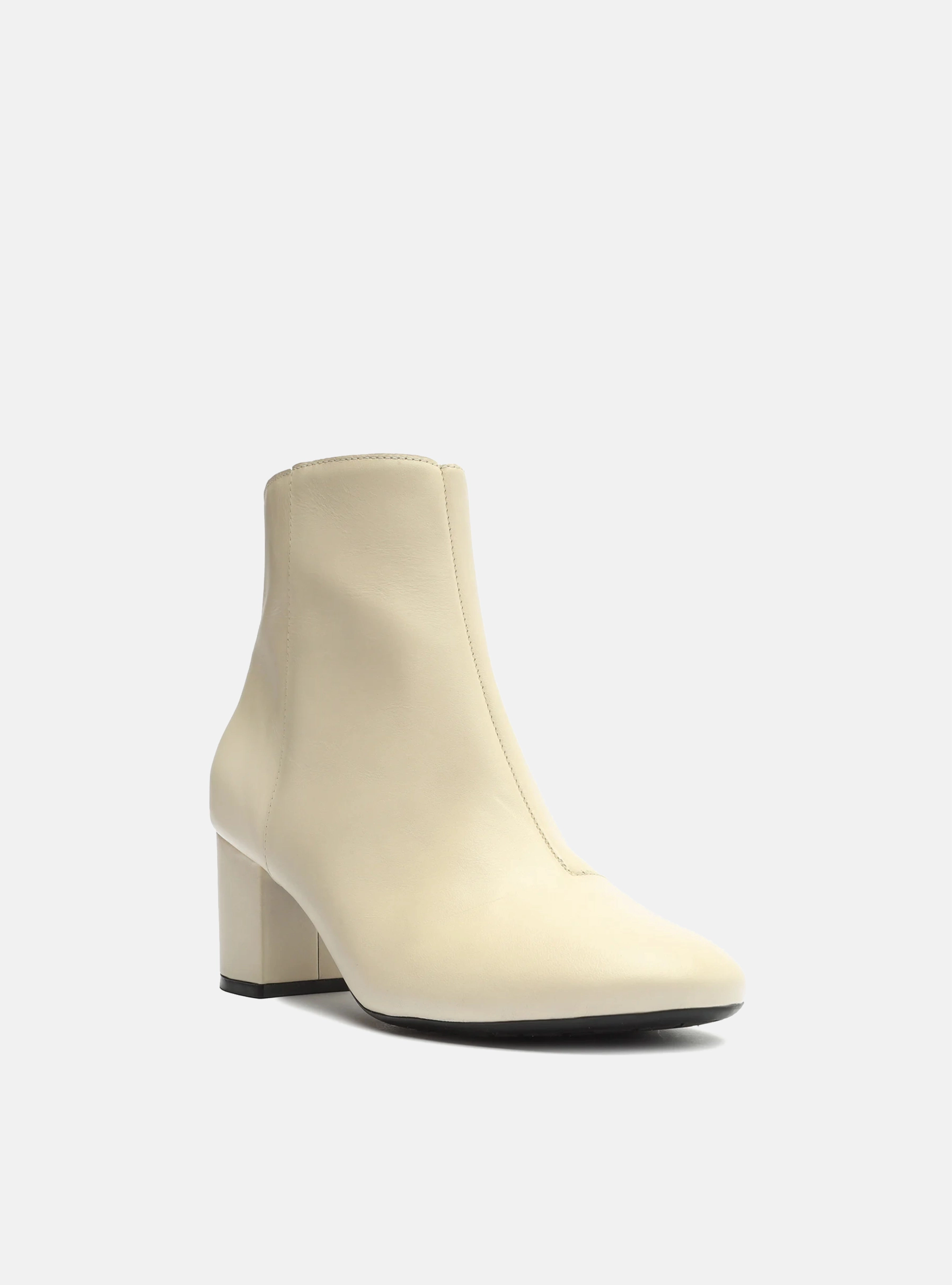 Rosi Leather Bootie Padded Shaft Versatile Outfit