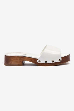 Zuzi Mule In White Patent Leather Earth Tone